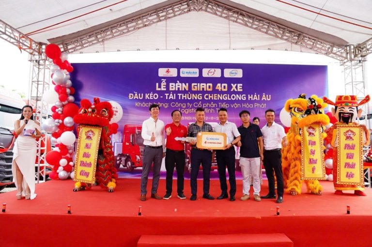 Bàn giao 40 xe đầu kéo, tải thùng cho Hòa Phát & Minh Thư Logistics