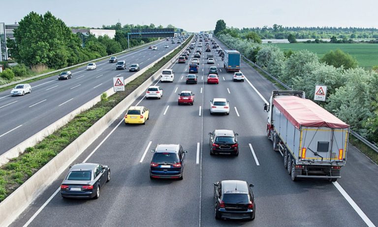 Nguyên tắc chạy xe trên cao tốc nhiều tài xế không thể bỏ qua