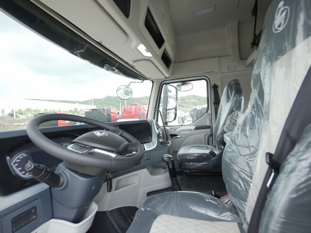 XE ĐẦU KÉO CHENGLONG LUXK 450HP