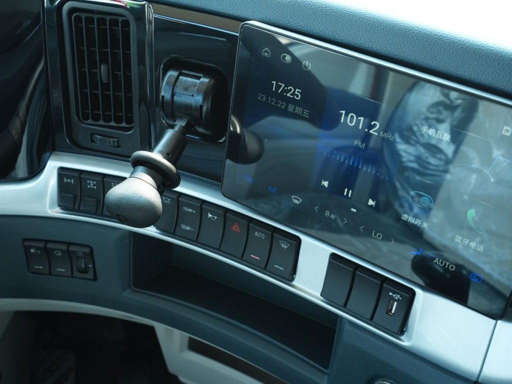 XE ĐẦU KÉO CHENGLONG LUXS 450HP