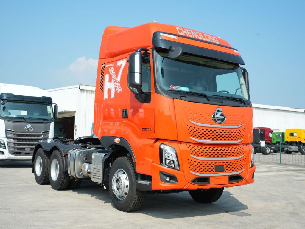 XE ĐẦU KÉO CHENGLONG LUXS 450HP