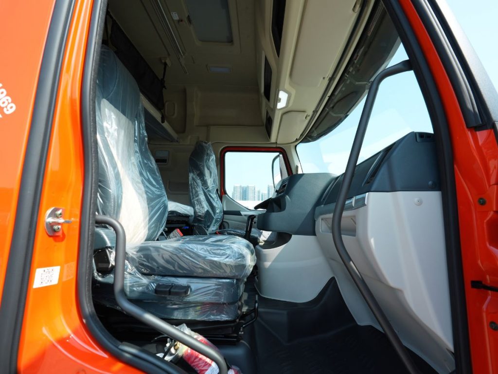XE ĐẦU KÉO CHENGLONG LUXS 450HP
