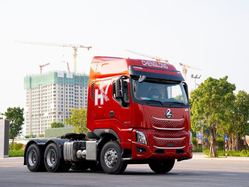 XE ĐẦU KÉO CHENGLONG LUXX 450HP