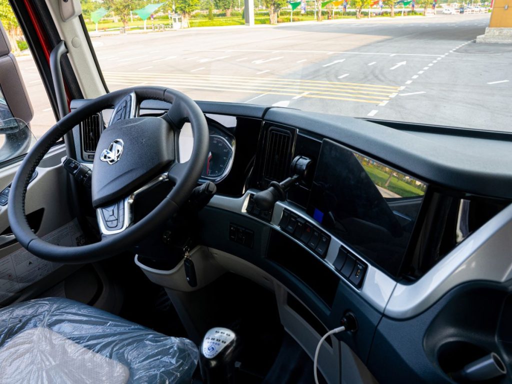 XE ĐẦU KÉO CHENGLONG LUXX 450HP