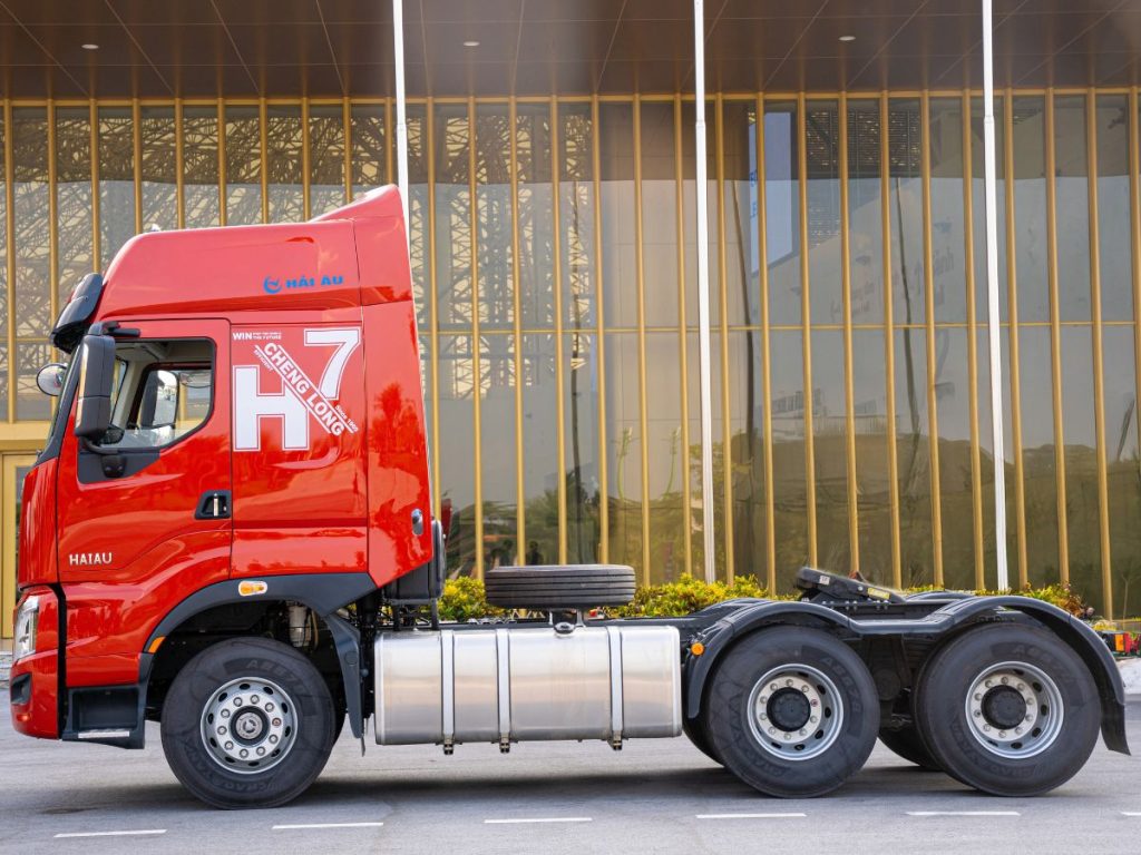 XE ĐẦU KÉO CHENGLONG LUXX 450HP