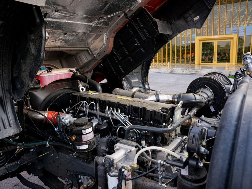 XE ĐẦU KÉO CHENGLONG LUXX 450HP