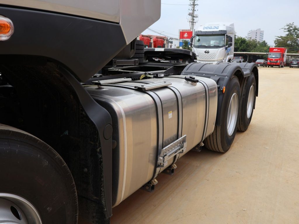 XE ĐẦU KÉO CHENGLONG LUXX 450HP