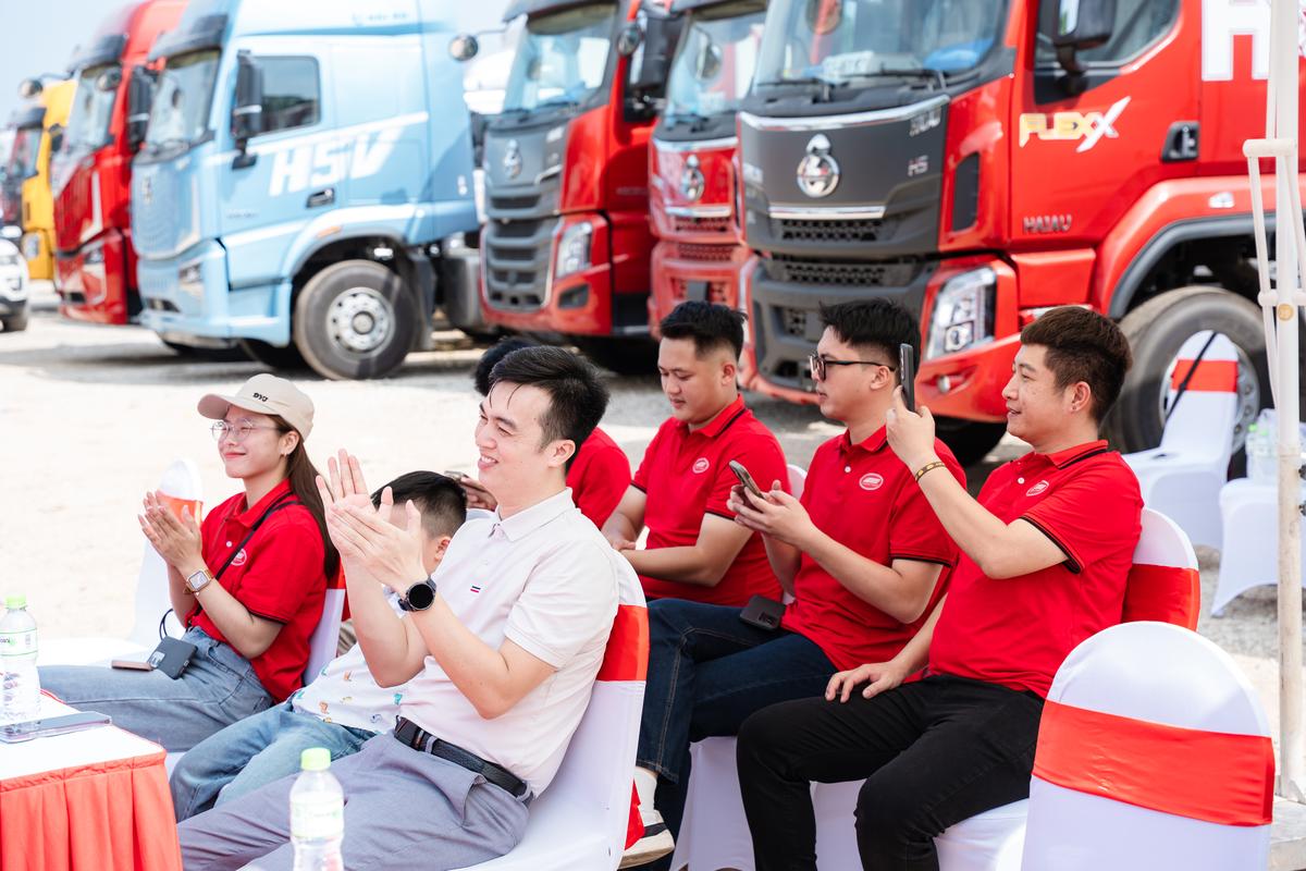 Bàn Giao Lô 50 Xe Tải Thùng ChengLong Cho Cty TNHH Thanh Thủy Logistics