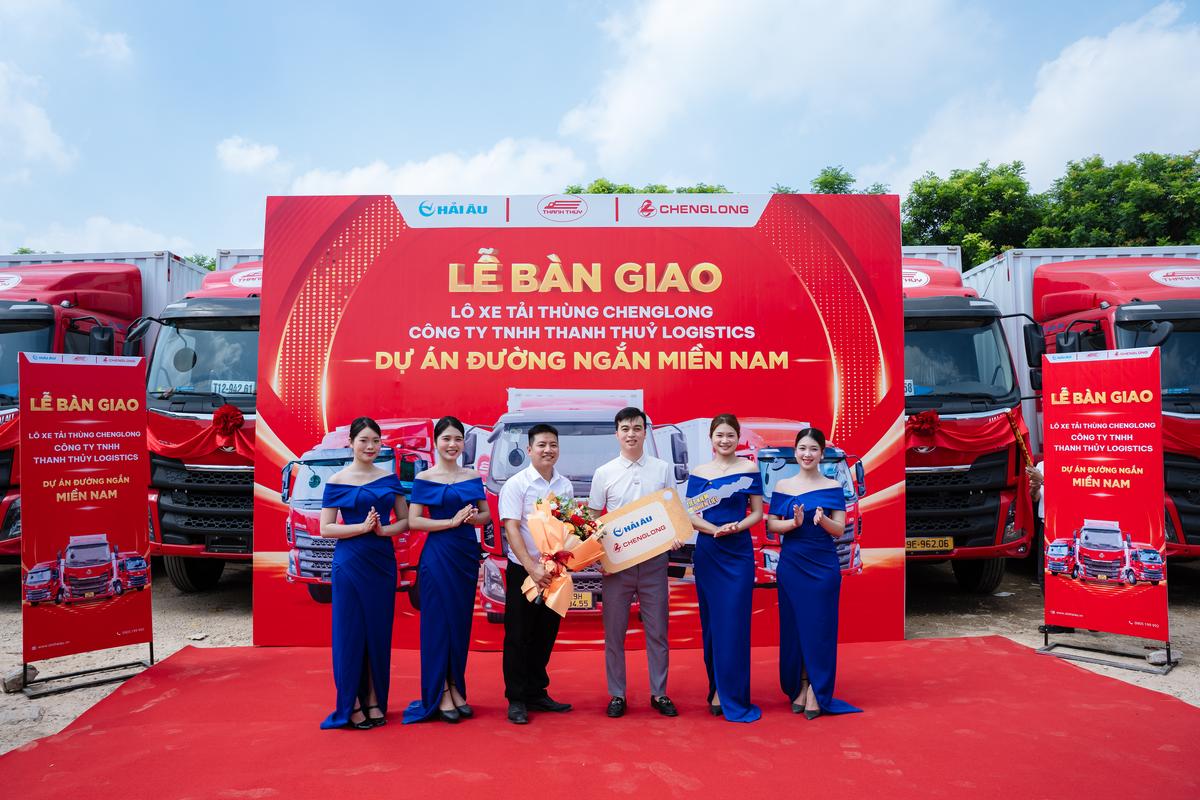 Bàn Giao Lô 50 Xe Tải Thùng ChengLong Cho Cty TNHH Thanh Thủy Logistics