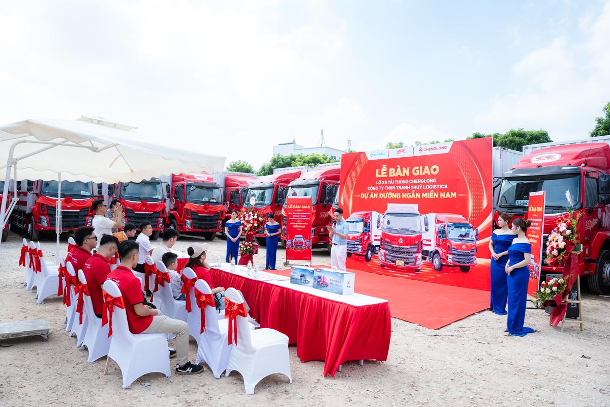 Bàn Giao Lô 50 Xe Tải Thùng ChengLong Cho Cty TNHH Thanh Thủy Logistics