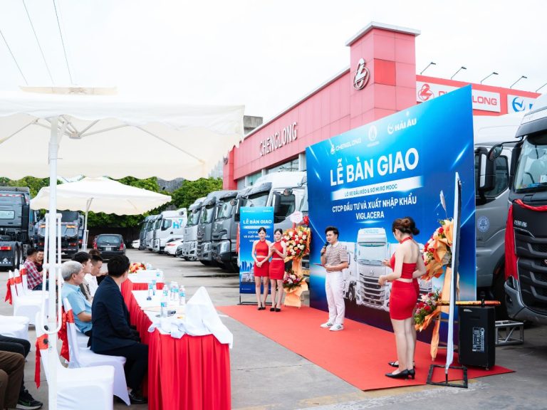 Lễ Bàn Giao Xe Đầu Kéo & Sơ Mi Rơ Mooc cho Viglacera
