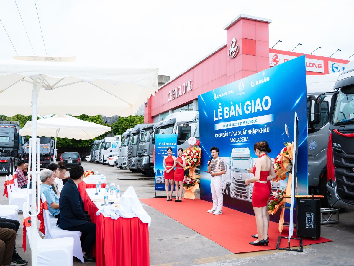 Lễ Bàn Giao Xe Đầu Kéo & Sơ Mi Rơ Mooc cho Viglacera
